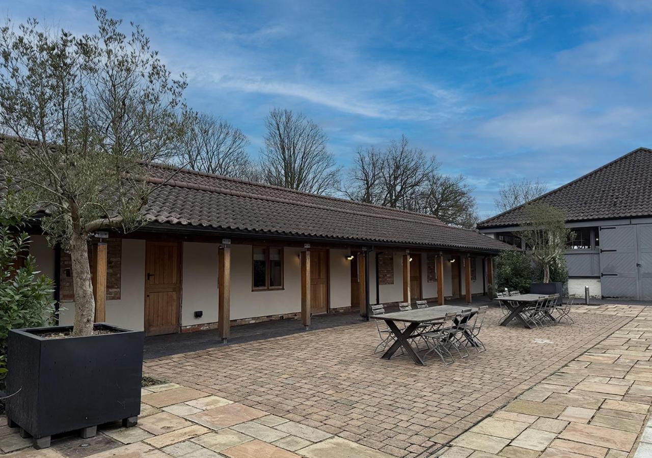Hotel The Ridings At Theobalds Park Goff's Oak Exterior foto